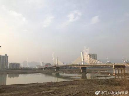 沔水湾广场吃瓜,夏日吃瓜盛宴，畅享清凉时光