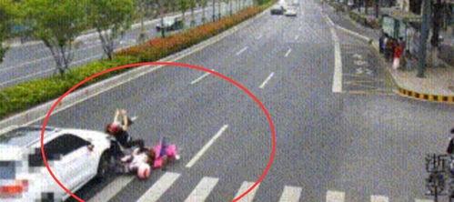 车祸吃瓜变成被吃瓜的人,从吃瓜群众到被瓜围观的悲剧转变