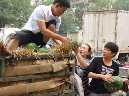 热心市民李吃瓜,揭秘都市生活背后的趣味故事