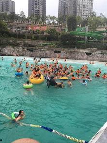 温泉沙滩吃瓜,悠闲夏日吃瓜时光